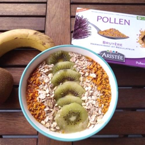 Smoothie bowl kiwi-banane au pollen frais de bruyre Ariste